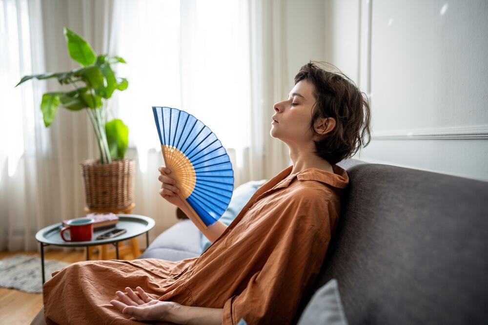 Valunzi su iznenadni napadi vrućine, najčešće povezani s perimenopauzom i  menopauzom