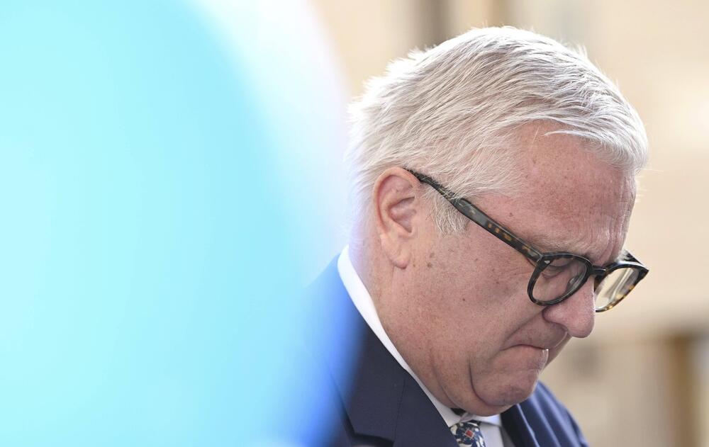 Princ Loran od Belgije je sin kralja Alberta II i kraljice Paoline, odnosno mlađi brat aktuelnog belgijskog kralja Filipa