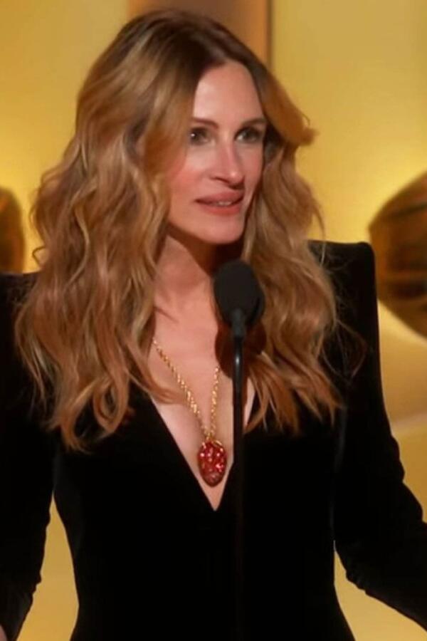 Želite sofisticiran & topao izgled doma? "Trik" Džulije Roberts u uređenju dnevne sobe je jednostavan, a efektan