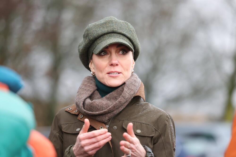 Kejt Midlton s newsboy kapom 