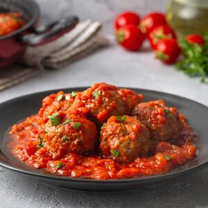 Najbrže ćufte u paradajz sosu su taaako sočne! Začini im daju poseban šmek, a idu uz testeninu, krompir, pirinač...