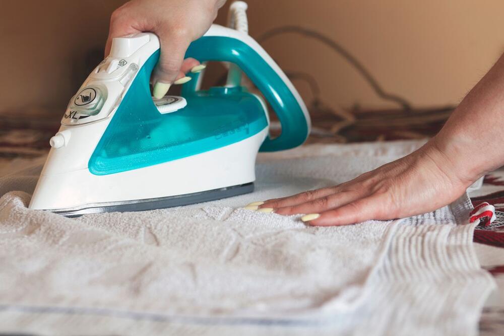 DUŠEK ĆETE LAKO OČISTITI VRUĆOM PEGLOM I KRPOM