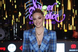 Stvara iluziju figure peščanog sata & ultratrendi je: Sara Jo je pronašla čaroban komad koji obožava i španska kraljica