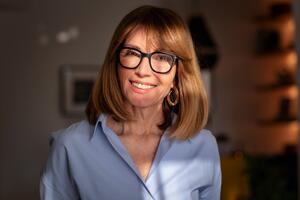 Kako spasiti kosu u menopauzi? 5 jednostavnih načina da uzvratite udarac hormonima i sačuvate frizuru