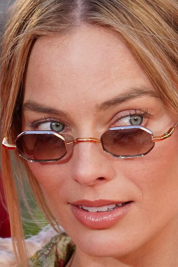 Galijanovo remek-delo nastalo kad je imala 2 godine: Margo Robi u drsko smelom kompletu koji spaja seksepil i otmenost