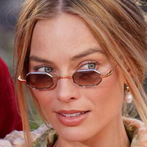 Galijanovo remek-delo nastalo kad je imala 2 godine: Margo Robi u drsko smelom kompletu koji spaja seksepil i otmenost