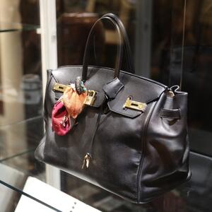 Kako prepoznati lažnu "birkinku"? 7 detalja koji odaju imitaciju najpoznatije torbe na svetu