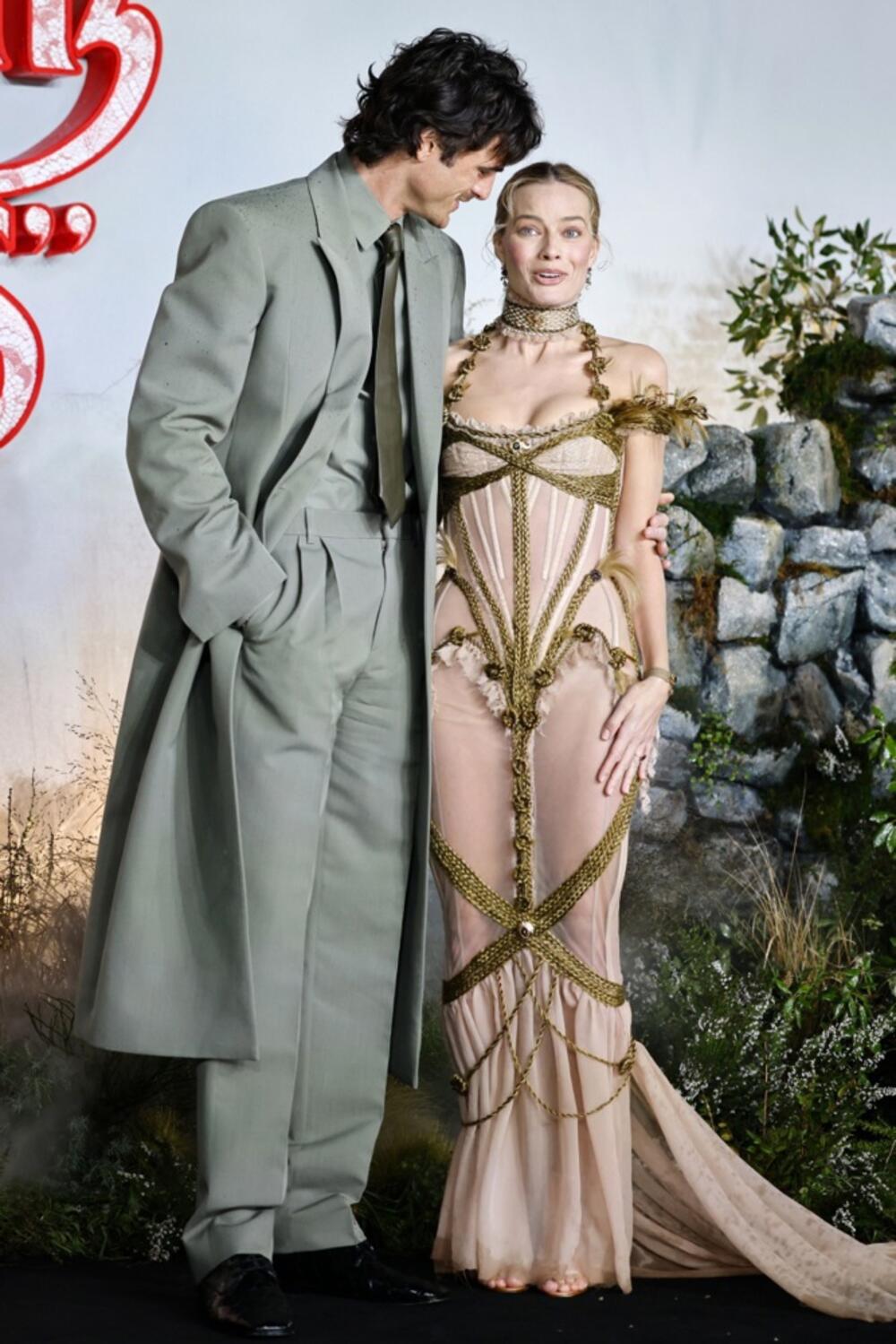 Džejkob Elordi i Margo Robi na premijeri filma 'Orkanski visovi' u Londonu