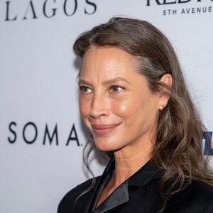 Ove 4 stvari radi svaki dan i izgleda mladoliko u 58. godini: Jedna od najlepših žena 90-ih otkrila tajne svoje lepote