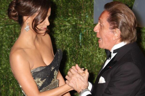 Oskarovka staje na ludi kamen po četvrti put! Holivudska glumica ponosno pokazala verenički prsten