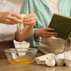 Spremate omiljeni kolač, ali vam je ponestalo jaja? Ne morate da trčite u prodavnicu &ndash; evo jeftine zamene