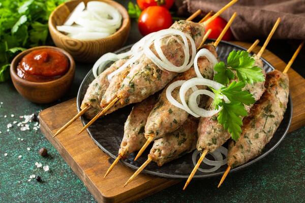 Savršen recept za preukusnu PILEĆU KAFTU: Čuveno libansko jelo na srpski način koje je gotovo za 15 minuta