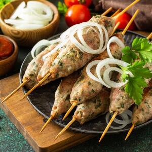 Savršen recept za preukusnu PILEĆU KAFTU: Čuveno libansko jelo na srpski način koje je gotovo za 15 minuta