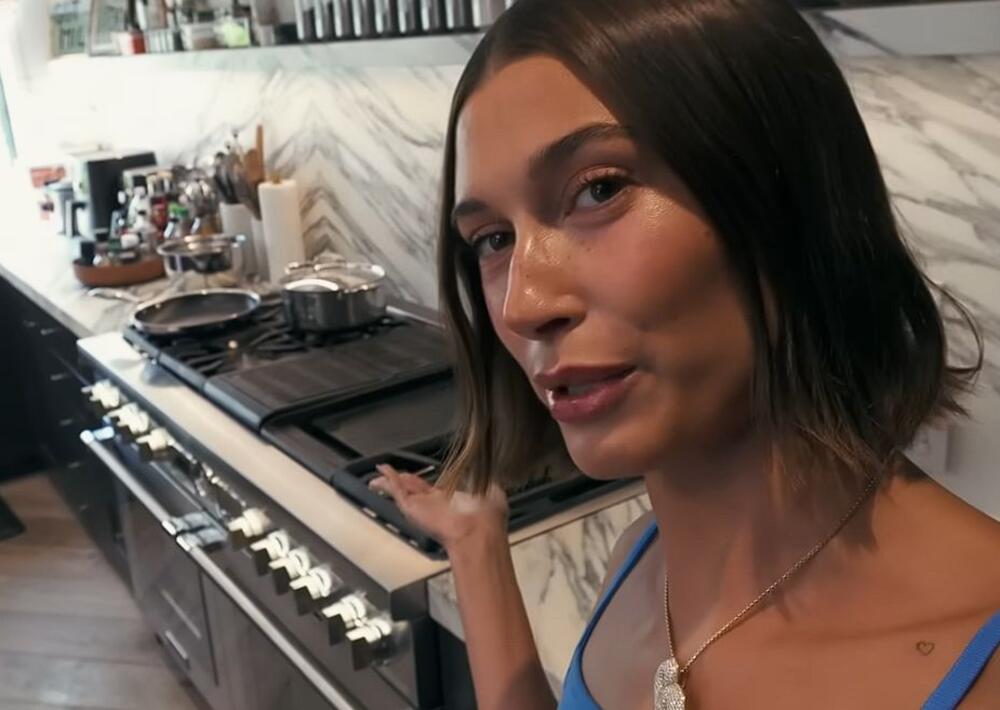 Hejli Biber u kuhinji