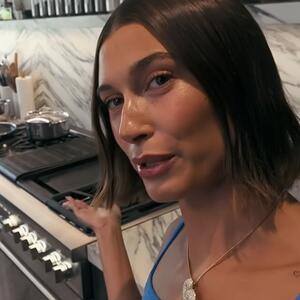 Ono što drugi kriju kod nje je &ndash; ukras: Hejli Biber zna najjeftiniji način da kuhinja izgleda uredno i moderno