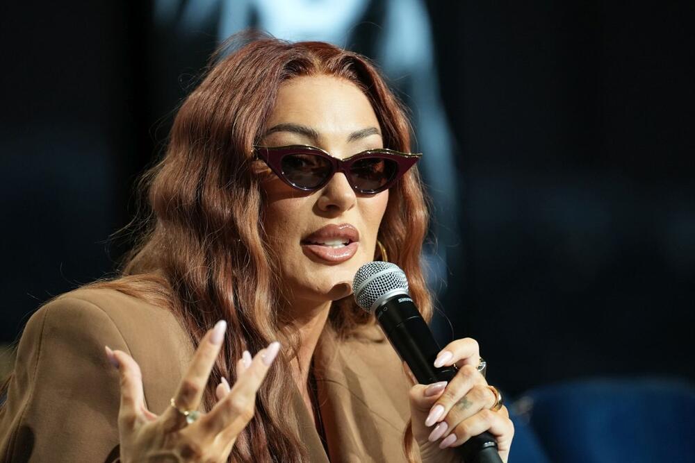 Slovenačka muzička senzacija Senidah najavila je danas dva koncerta u beogradskom "Centru Sava", 22. i 23. maja, a tim povodom je održala konferenciju za medije u čuvenoj Plavoj dvorani.