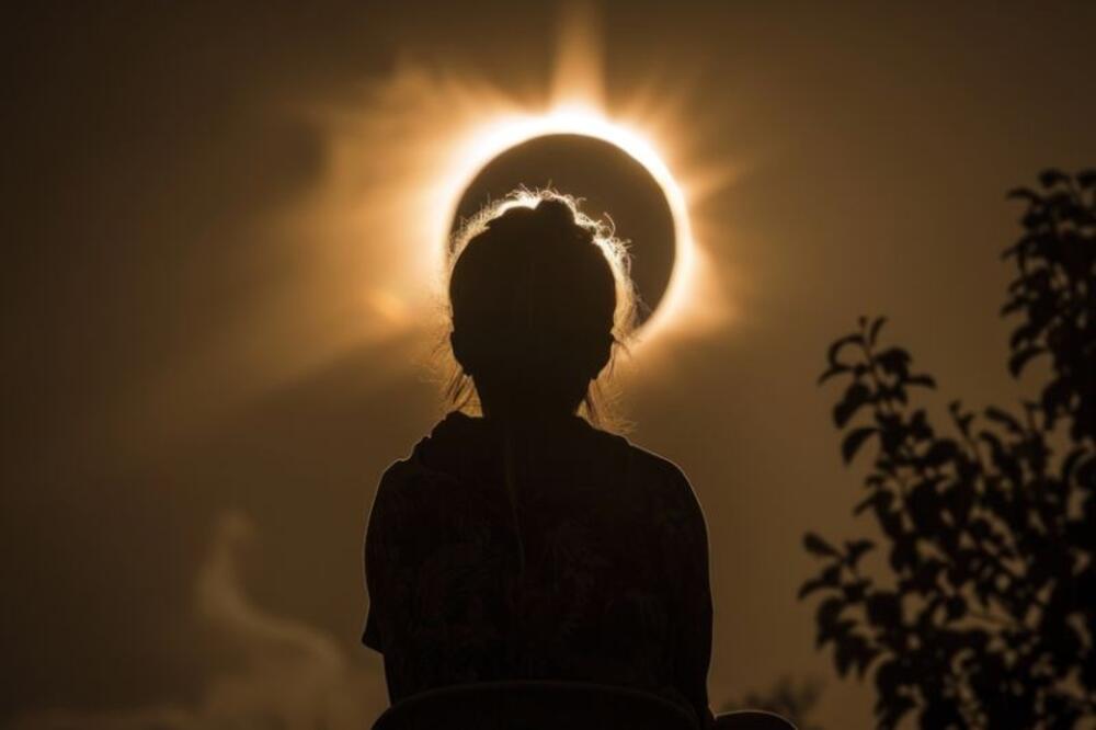 Prstenasto pomračenje sunca, koje nas očekuje 17. februara 2026, odvija se u znaku Vodolije