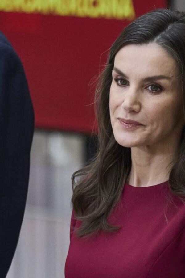 Kroj koji se nosio pre 20, a nosiće se i za 20 godina: Španska kraljica u bordo haljini očarala Madrid