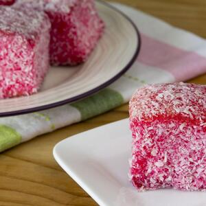 Najlepši kolač od 3 sastojka: Užitak za sva čula koji se pravi za nepunih 5 minuta