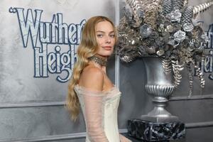 Je li ovo najlepša haljina Margo Robi do sad? Za domovinu je čuvala nestvarnu kreaciju kakve nema ni na filmu