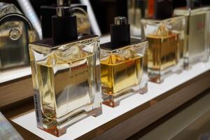 I oni koji vas ne vide godinama će pomisliti na vas čim ga osete: 5 parfema koji su stvoreni da budu zaštitni znak