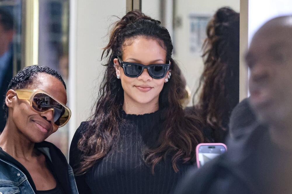 Rijana iza sebe ima više od dve decenije muzičke karijere, a proteklih godina je posvećena porodici i svom biznisu