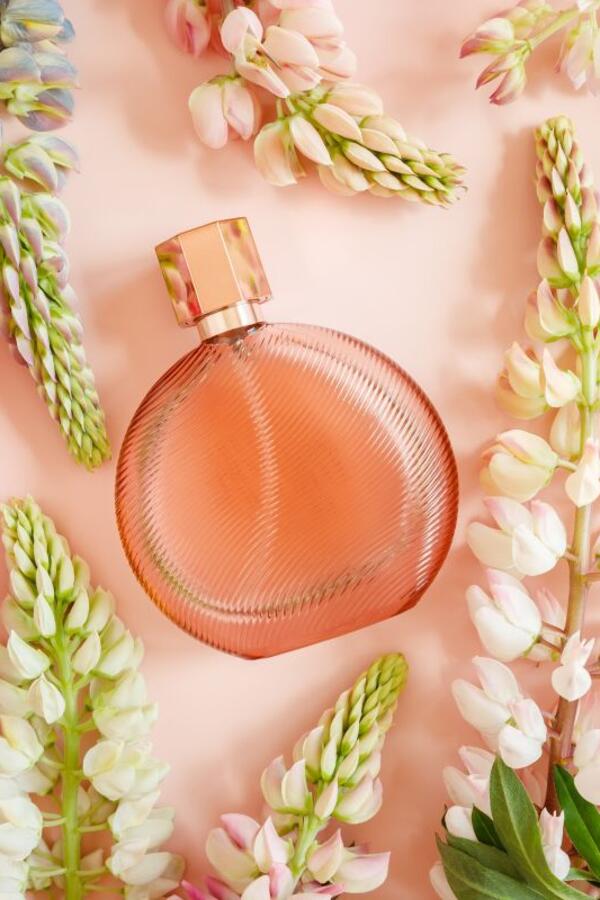 5 cvetnih parfema zbog kojih će vas zapaziti gde god se pojavite: Uz njih ćete biti šik & sofisticirani u svakoj prilici