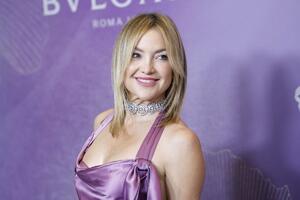 Svila, drapirano, Valentino! Jedno od najlepših modnih izdanja Kejt Hadson koje smo ikad videli je vrhunac ženstvenosti