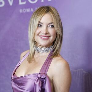 Svila, drapirano, Valentino! Jedno od najlepših modnih izdanja Kejt Hadson koje smo ikad videli je vrhunac ženstvenosti