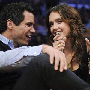 Posle 16 godina braka i 3 dece "šutnuo je u blato": Najlepši holivudski par se razveo i bračna presuda je SKANDAL