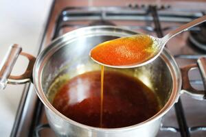 Kako napraviti šećernu pastu za depilaciju kod kuće? Ako sad krenete da je koristite do leta skoro nećete ni imati dlake