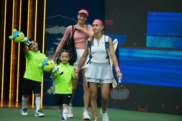 Rođena u Moskvi, sa 3 godine uzela reket u ruke, igra srcem prave lavice: Nesvakidašnja životna priča srpske teniserke