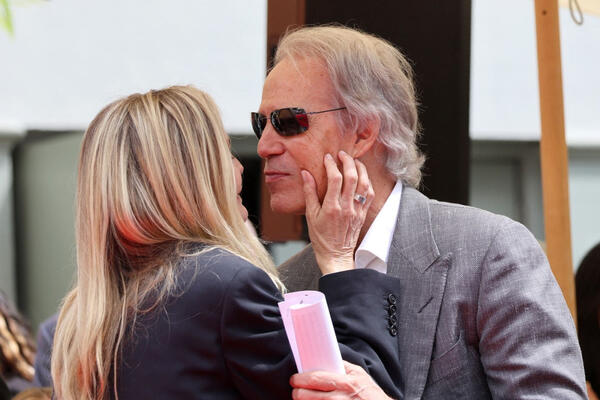 Upoznala je ljubav svog života, a dva meseca kasnije &ndash; postala majka: 33 godine duga ljubavna bajka glumice kao iz sna