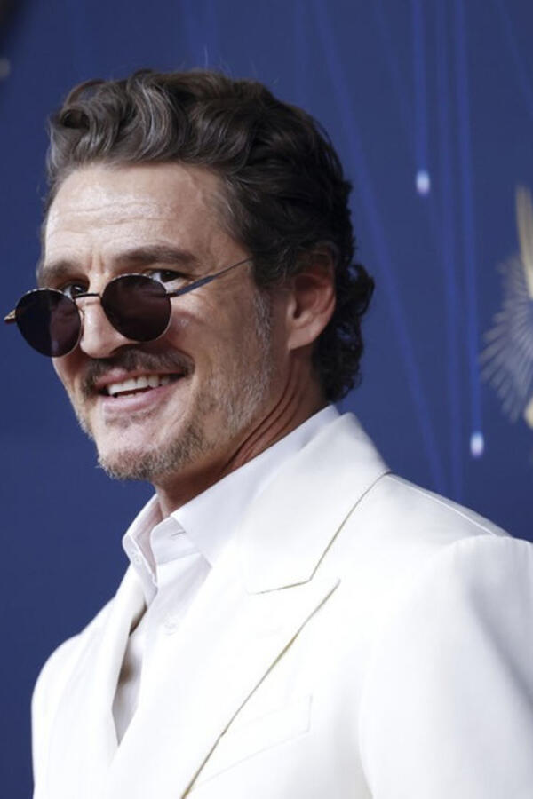 Jedan od najpoželjnijih muškaraca na svetu je gej? Slavni glumac uhvaćen u prisnoj šetnji sa sportistom