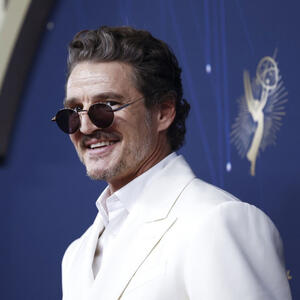 Jedan od najpoželjnijih muškaraca na svetu je gej? Slavni glumac uhvaćen u prisnoj šetnji sa sportistom