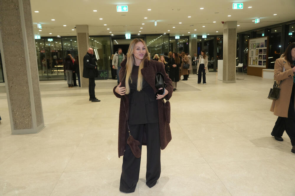 <p>Jedna od najomiljenijih regionalnih muzičkih zvezda, Nina Badrić, nastupila je u Sava Centru sa posebnim akustičnim koncertom Nina Unplugged, u kultnoj Plavoj dvorani.</p>