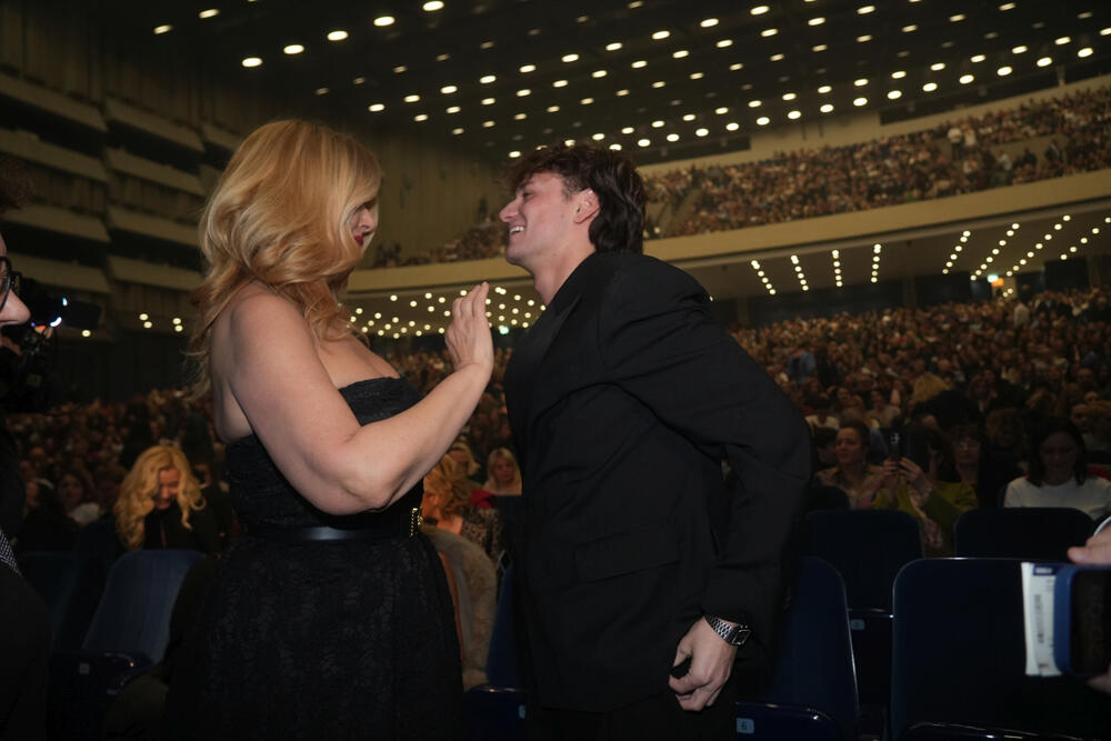 <p>Jedna od najomiljenijih regionalnih muzičkih zvezda, Nina Badrić, nastupila je u Sava Centru sa posebnim akustičnim koncertom Nina Unplugged, u kultnoj Plavoj dvorani.</p>