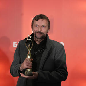 "Šta će ovaj ovde među ovim ljudima": Srpski glumac dobio prestižnu nagradu, pa se neočekivanim rečima obratio publici