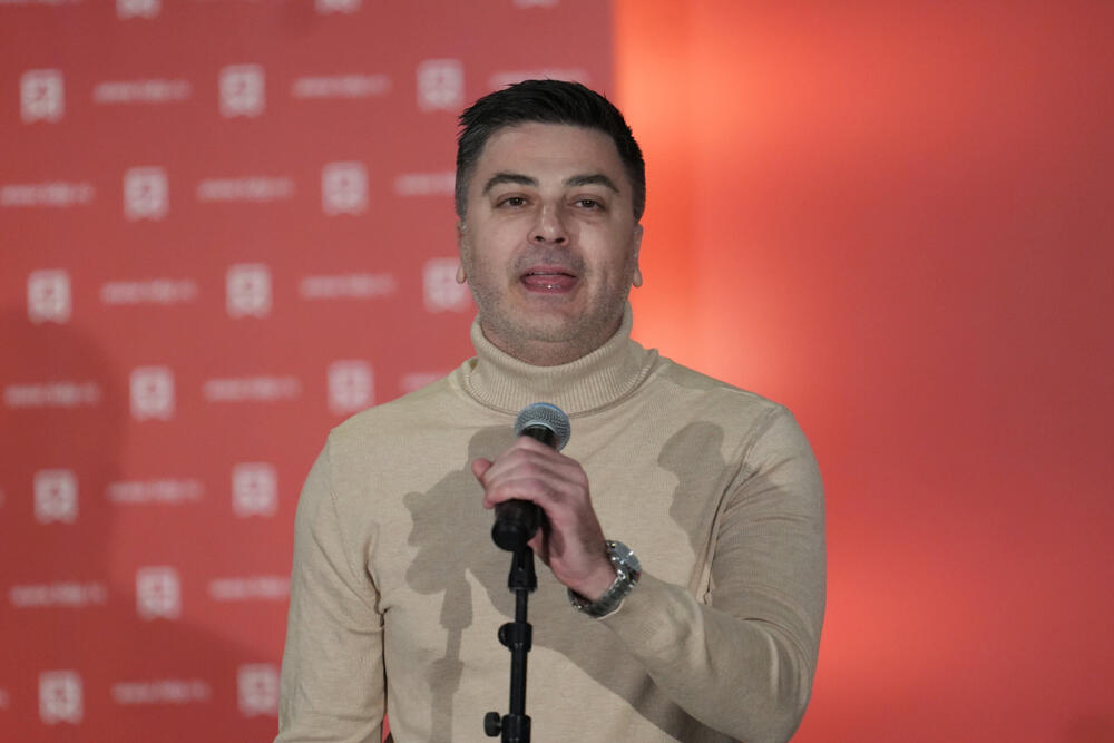 MILORAD JE PONOSAN ŠTO SE POZORIŠTE PODMLAĐUJE 