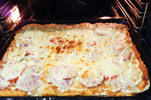 Umoči, poređaj i za 15 minuta gotova večera: Složenac od starog hleba zbog kojeg ni okrajak nikad više nećete baciti