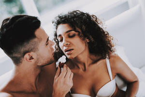 Vreli trend u krevetu obožavan još u staroj Grčkoj može da bude vrlo opasan: Pojačava uživanje i strast, ali &ndash; uz rizik