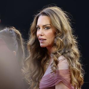 Kad stigne Kejt Midlton, ostale su nevidljive! Princeza u staroj haljini počistila crveni tepih na dodeli BAFTA nagrada