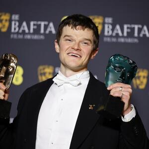 Sigurno ga znate iz "Igre prestola": Ko je glumac koji je sinoć pobedio favorite Timotija Šalamea i Leonarda Dikaprija?