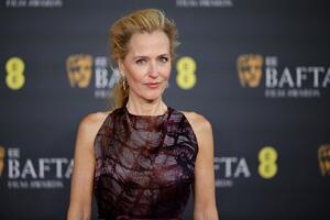 Moćno izdanje Džilijan Anderson: Glumica u haljini srpske dizajnerke očarala sve na dodeli BAFTA nagrada