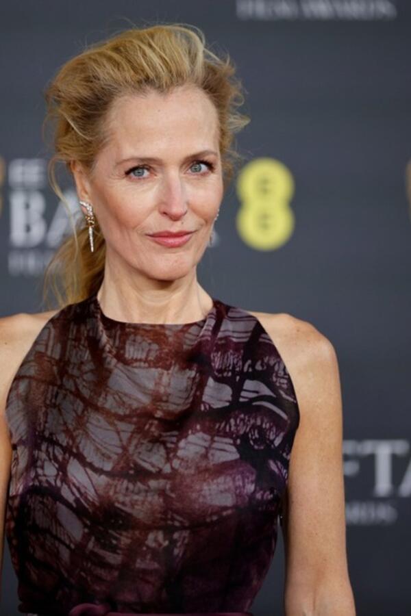 Moćno izdanje Džilijan Anderson: Glumica u haljini srpske dizajnerke očarala sve na dodeli BAFTA nagrada