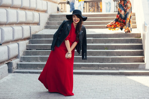 Ako imate koji kilogram viška, nemate problem! 5 saveta za nošenje maksi-haljina tokom proleća s kojima nema greške