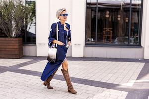 Zaboravite rečenicu "nije za moju visinu"! 5 super saveta kako da nosite maksi haljinu ako ste sitne građe