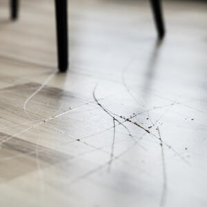 Kako ukloniti ogrebotine sa laminata? 4 jednostavna trika nakon kojih će vaš pod blistati kao prvog dana