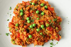 Kako napraviti posni đuveč korak po korak? Hranljivo, zasitno & jeftino jelo koje će okupiti celu porodicu (RECEPT)