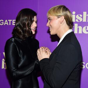 Razvodi se glumica iz serije "Beli lotos" od 18 godina starijeg producenta: Nakon 4 godine braka, odlučili su da je KRAJ